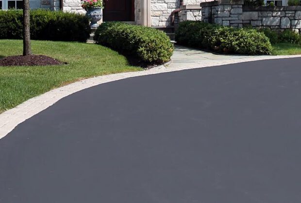 asphalt driveway sealing